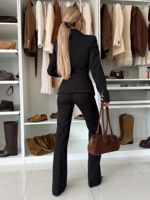 “Adele” suit